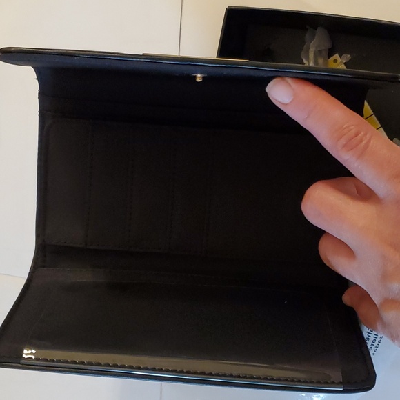 New in box authentic women's Tommy Hilfiger leather wallet - Picture 9 of 15